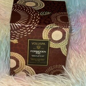 VOLUSPA forbidden fig, coconut wax blend candle